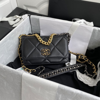 AP0957 Chanel 19 Wallet On Chain