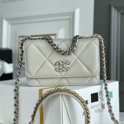 AP0957 Chanel 19 Wallet On Chain (Authentic Quality)