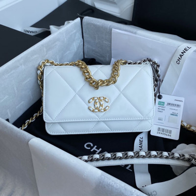 AP0957 Chanel 19 Wallet On Chain