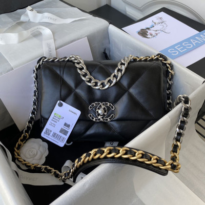 AS1160 Chanel 19 Handbag