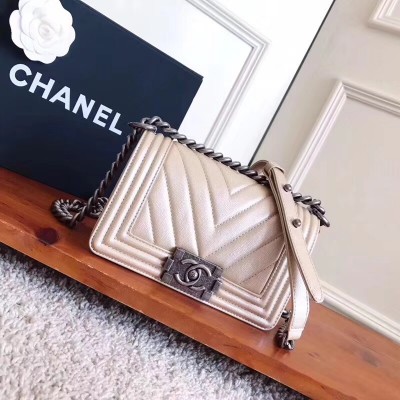 Chanel 92059 Le Boy 20cm Small Chevron Bag Champagne Caviar RHD